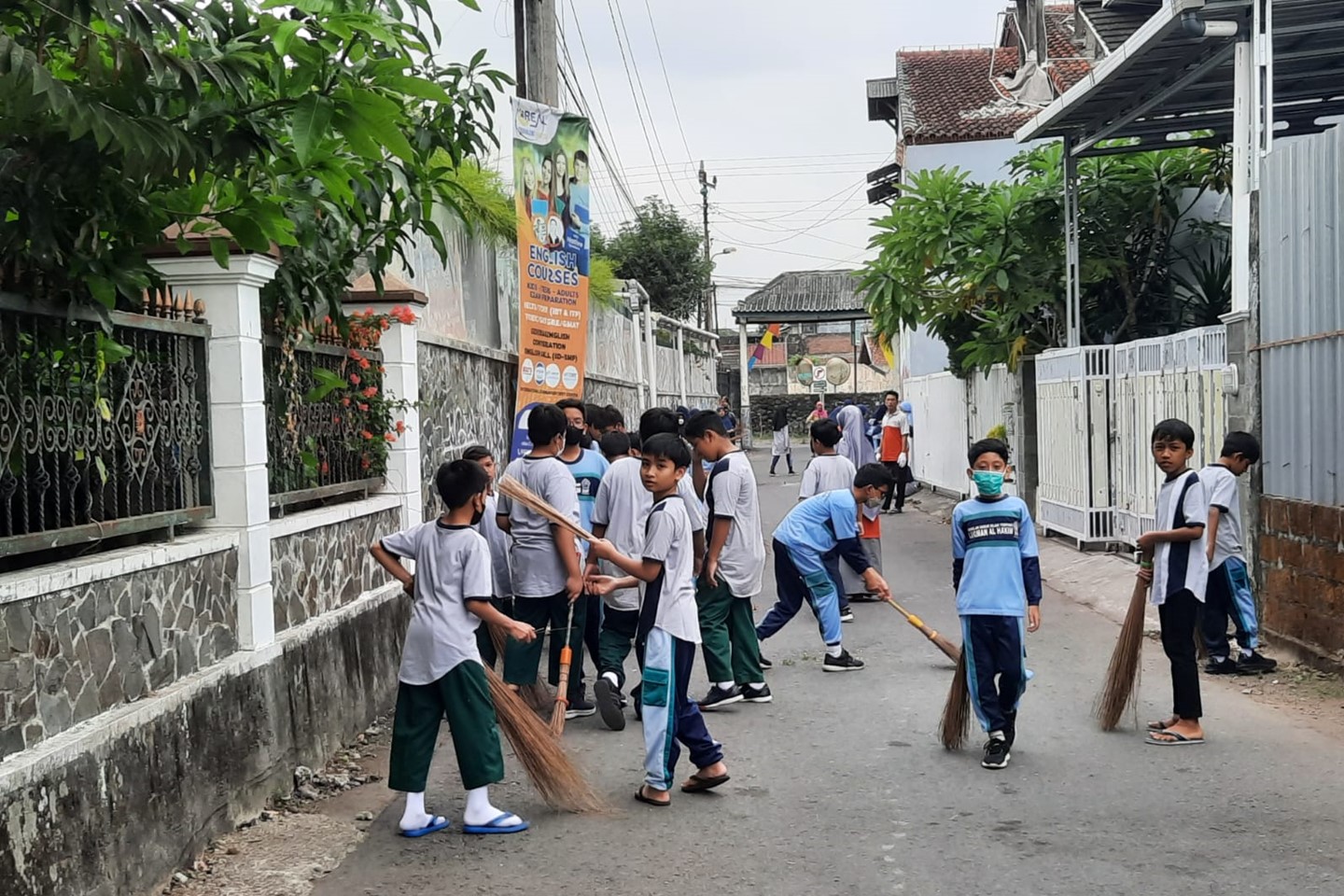 You are currently viewing Memupuk Kepedulian Siswa Terhadap Kesadaran Pilah Sampah dengan Program Jum’at Bersih SDIT Luqman Al Hakim Timoho Yogyakarta