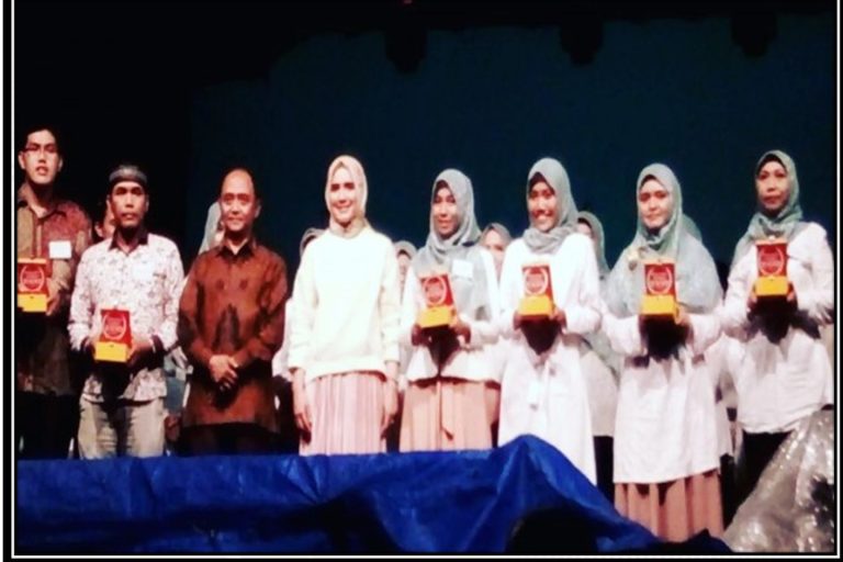 Read more about the article Salah Satu Guru SDIT Luqman Al Hakim Mendapat Apresiasi Dari Wardah