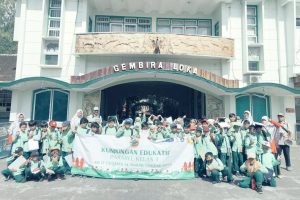 Read more about the article Pelajari Satwa Lebih Dekat, Siswa Kelas 3 SDIT Luqman Al Hakim Kunjungan Edukatif Ke Gembira Loka Zoo Yogyakarta