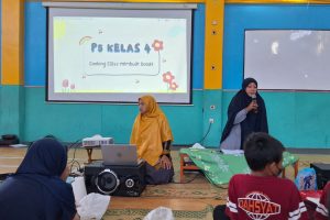 Read more about the article ASIKNYA COOKING CLASS MEMBUAT DONAT DALAM KEGIATAN UNDANG TOKOH SISWA KELAS IV