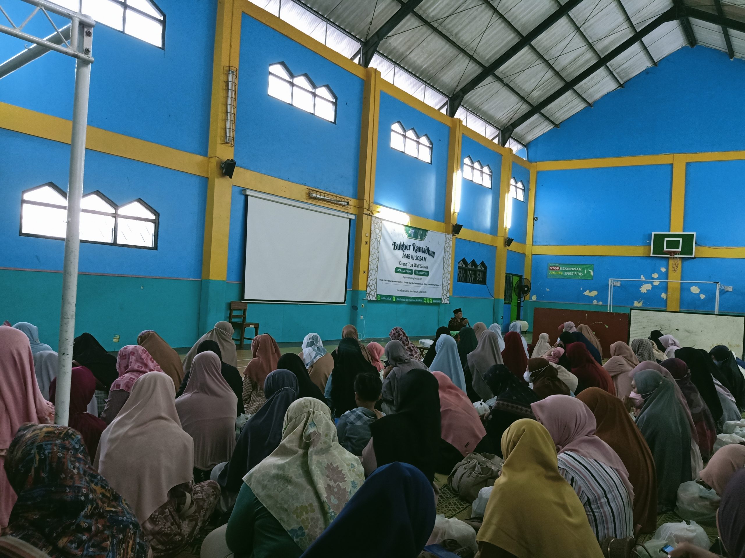 You are currently viewing SDIT LUQMAN AL HAKIM SELENGGARAKAN BUKA PUASA BERSAMA SISWA DAN WALI SISWA PARALEL KELAS 5 DAN 6