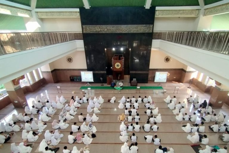 Read more about the article JELANG ASPD KELAS 6, SDIT LUQMAN AL HAKIM YOGYAKARTA ADAKAN DO’A BERSAMA SUKSES ASPD SD 2024