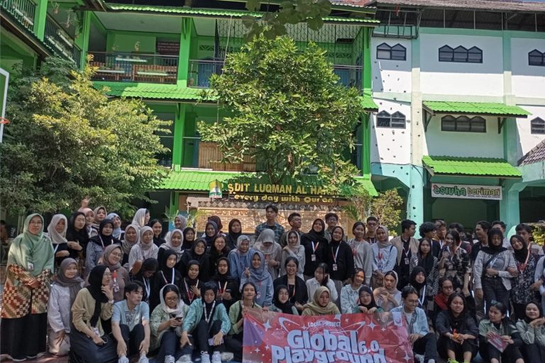 Read more about the article SERUNYA GLOBAL PLAYGROUND 6.0 DENGAN KAKAK-KAKAK <br>AIESEC in UGM DI SDIT LUQMAN AL HAKIM YOGYAKARTA
