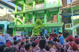Read more about the article PERINGATI MILAD JSIT KE-21, SDIT LUQMAN AL HAKIM GELAR UPACARA PERINGATAN BERSAMA SELURUH GURU DAN SISWA