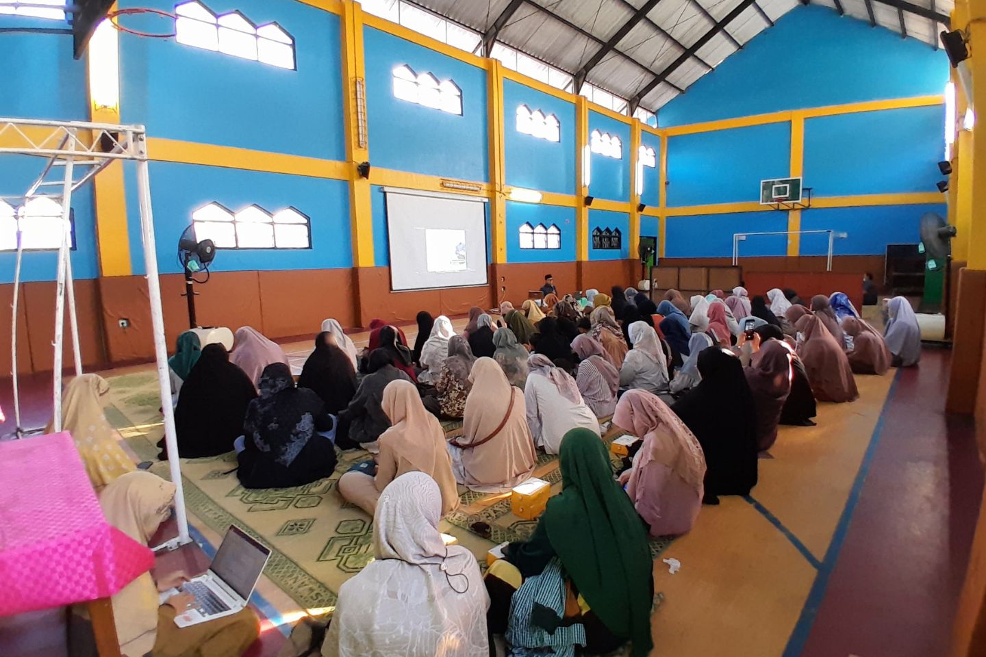 You are currently viewing STADIUM GENERAL ORANG TUA WALI SANTRI EKSTRAKURIKULER PESANTREN TAHFIDZ SDIT LUQMAN AL HAKIM YOGYAKARTA