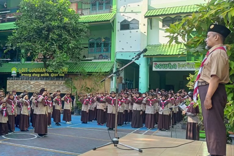 Read more about the article SDIT LUQMAN AL HAKIM YOGYAKARTA GELAR UPACARA PERINGATI HARI PRAMUKA KE-63