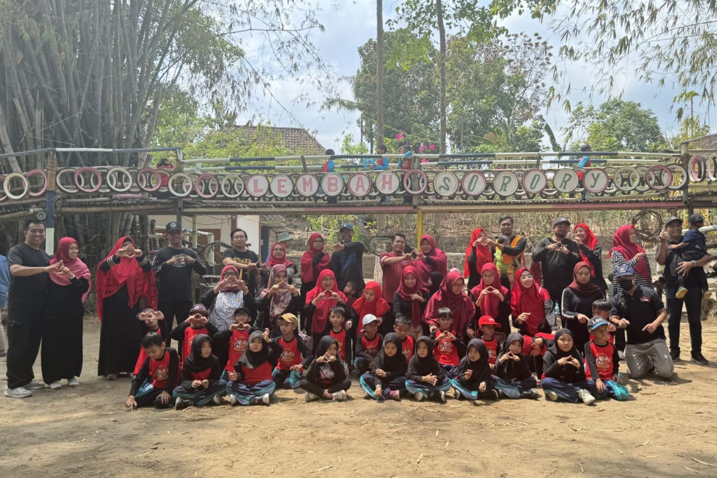 You are currently viewing PARENTING DAN FAMILY GATHERING: PENTINGNYA BOUNDING DALAM PENDIDIKAN ANAK PARALEL KELAS I SDIT LUQMAN AL HAKIM YOGYAKARTA