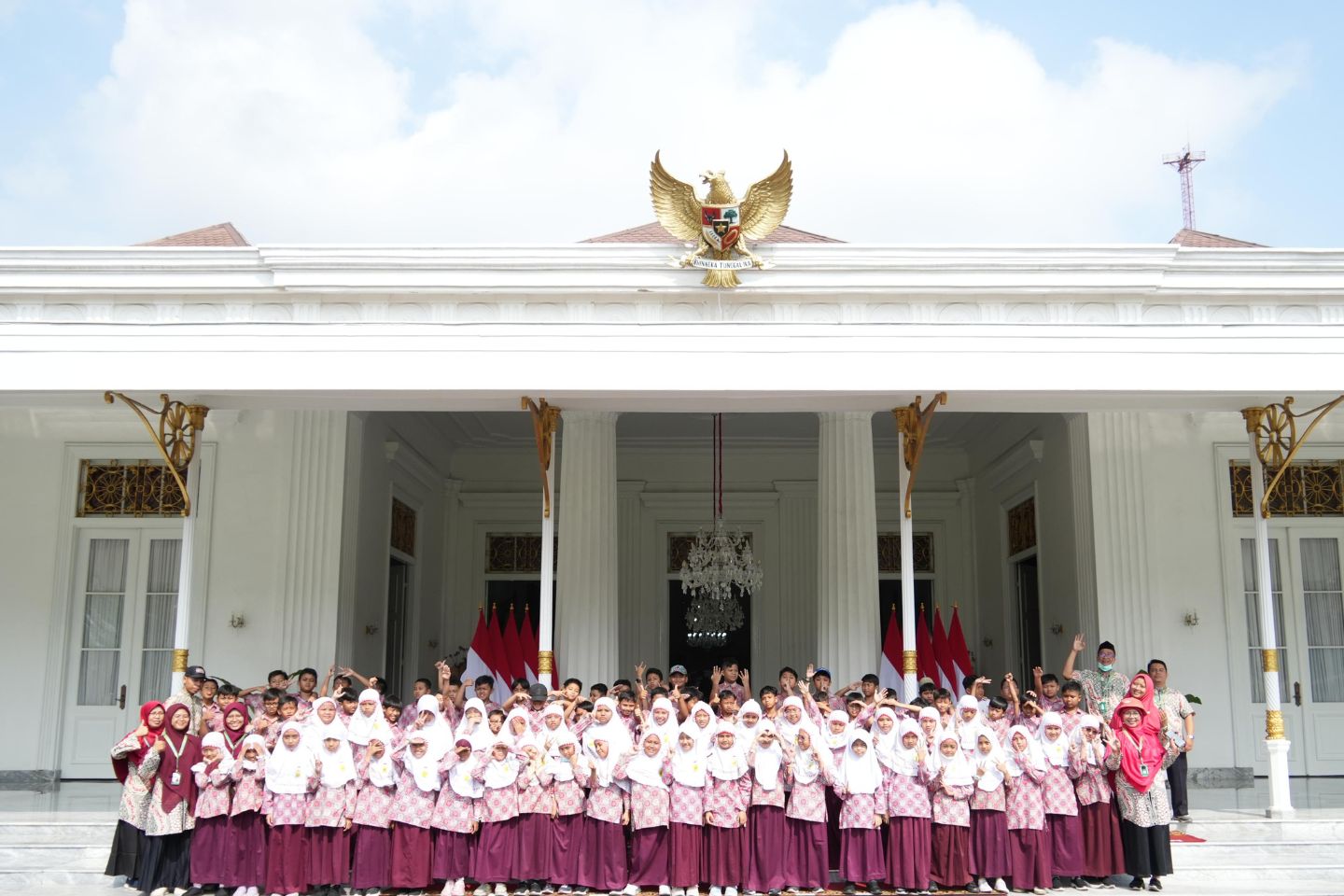 You are currently viewing BELAJAR SEJARAH BANGSA, SISWA KELAS 4 BERKUNJUNG KE ISTANA KEPRESIDENAN YOGYAKARTA DAN BENTENG VREDEBURG