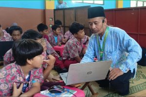 Read more about the article KEPALA SEKOLAHKU SEORANG KOMIKUS: KEGIATAN UNDANG TOKOH DAN P5 PARALEL KELAS VI