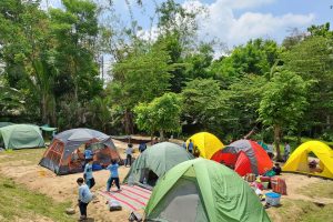 Read more about the article PERKEMAHAN JUMAT SABTU (PERJUSA) KELAS V : MENIKMATI UDARA DINGIN DI TENGAH PERKEBUNAN SALAK, JAKA GARONG TURI
