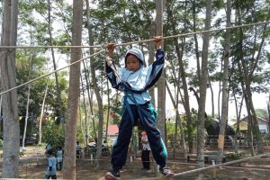 Read more about the article KEGIATAN OUTBOUND KELAS I: MELATIH KEBERANIAN DI TAMAN WANASUTAN SINGOSUTAN