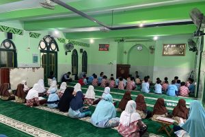 Read more about the article MALAM BINA IMAN DAN TAQWA (MABIT) RUTIN EKSTRAKURIKULER PESANTREN TAHFIDZ AJARKAN KEMANDIRIAN PADA SISWA