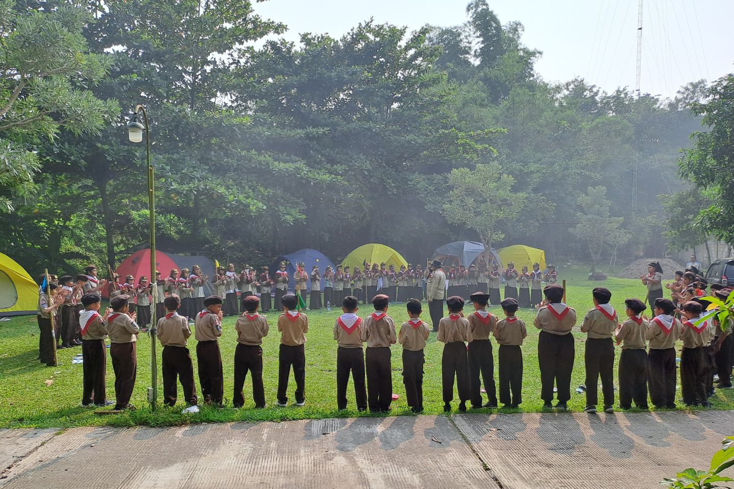 You are currently viewing PERKEMAHAN JUMAT SABTU (PERJUSA) KELAS IV: MENIKMATI INDAHNYA PEMANDANGAN ALAM DI PINGGIR ALIRAN SUNGAI KUNING DEWA BROMO