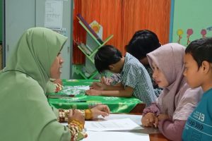 Read more about the article AKHIRI KEGIATAN BELAJAR MENGAJAR SEMESTER I TP 2024/2025, SDIT LUQMAN AL HAKIM BAGIKAN RAPOR HASIL BELAJAR SISWA