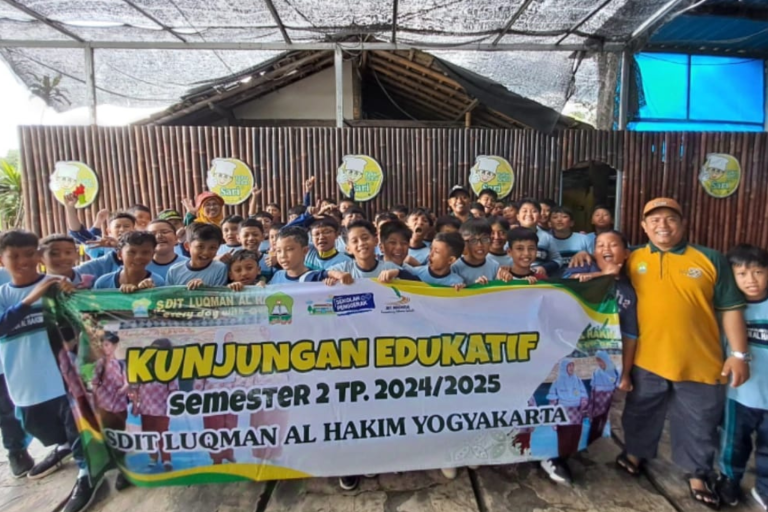 Read more about the article KUNJUNGAN EDUKATIF KELAS 4: MENENGOK PEMBUATAN TAHU LANGGANAN CHEF JUNA DI TAHU SEHAT SARI KLATEN