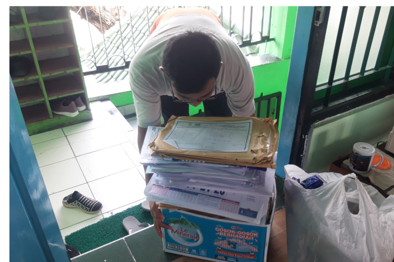 Read more about the article SAMBUT SEMESTER II TAHUN PELAJARAN 2024/2025, GURU KARYAWAN SDIT LUQMAN AL HAKIM ADAKAN KERJA BAKTI DI SEKOLAH