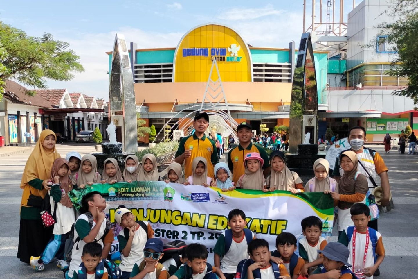 You are currently viewing KUNJUNGAN EDUKATIF KELAS 2 : KUNJUNGAN KE TAMAN PINTAR YOGYAKARTA 2025