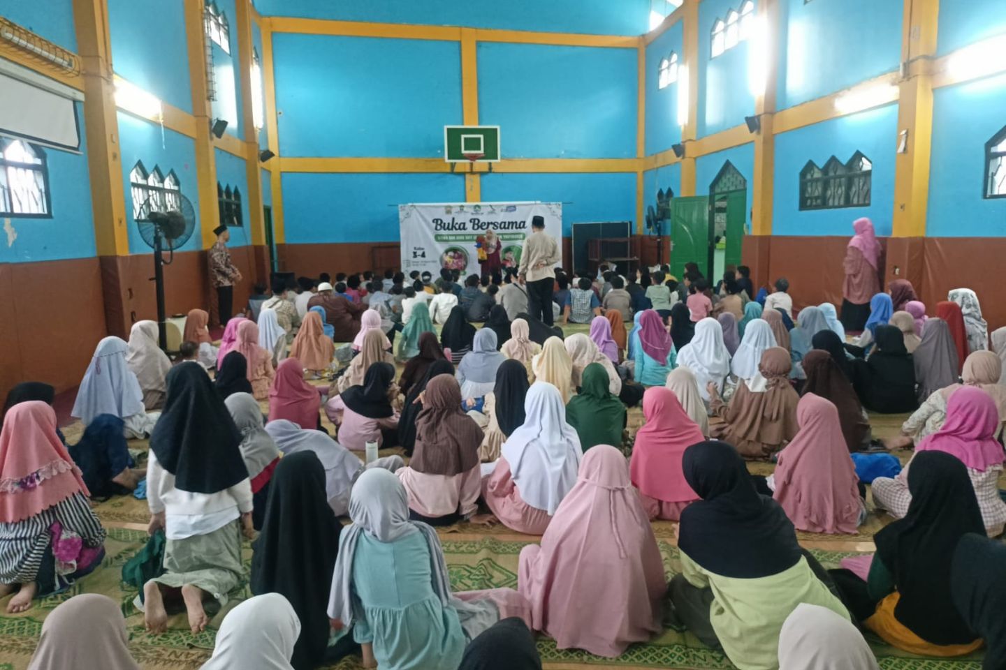 You are currently viewing SERUNYA MENDENGARKAN KISAH ISLAMI JELANG BERBUKA PUASA BERSAMA SISWA SISWI PARALEL KELAS III DAN IV