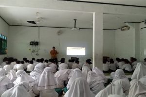 Read more about the article GERAKAN LITERASI SEKOLAH: KEGIATAN POJOK KISAH EDISI TERAKHIR, BELAJAR PADA KYAI AHMAD DAHLAN