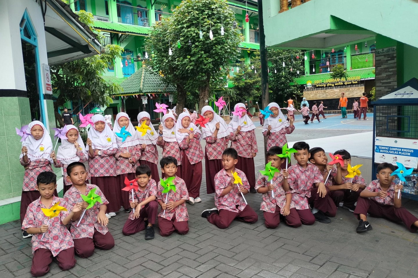 You are currently viewing PROJEK PENGUATAN PROFIL PELAJAR PANCASILA (P5) KELAS II SDIT LUQMAN AL HAKIM, “AKU SUKA DOLANAN TRADISIONAL”