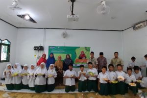 Read more about the article PEMBELAJARAN TEORI DAN PRAKTEK MEMBUAT MAKANAN SEHAT JADI PROGRAM PENGUATAN PROFIL PELAJAR PANCASILA (P5) SISWA PARALEL KELAS V
