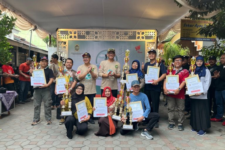 Read more about the article SDIT Luqman Al Hakim Yogyakarta Raih Penghargaan Sekolah Adiwiyata Tingkat Kota