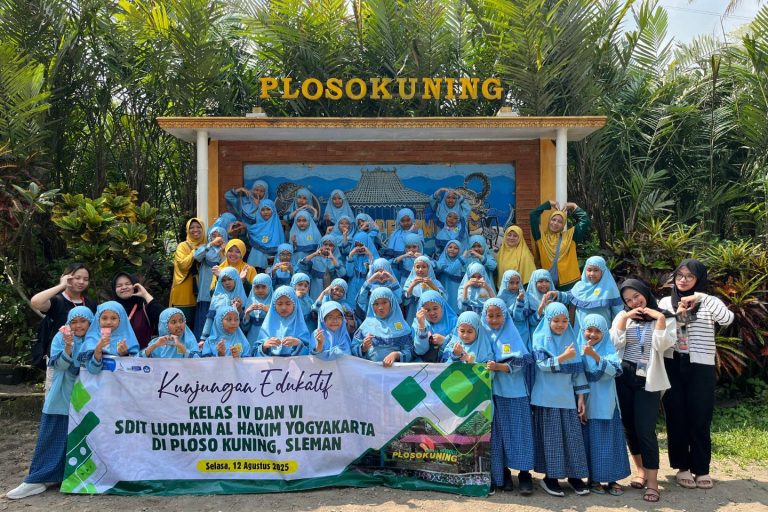 Read more about the article Kunjungan Edukatif  Kelas IV ke Desa Wisata Plosokuning