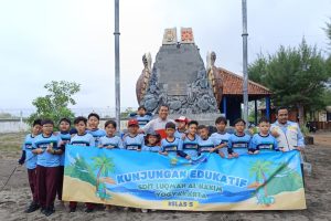 Read more about the article SISWA KELAS 5 SDIT LUQMAN AL HAKIM YOGYAKARTA BELAJAR KONSERVASI PENYU DI PANTAI GOA CEMARA