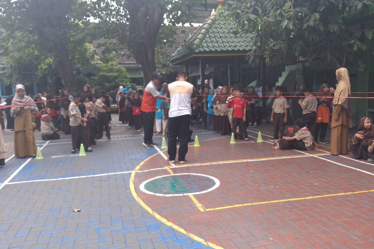 You are currently viewing SDIT Luqman Al Hakim Yogyakarta Gelar Lomba HUT ke-80 RI untuk Siswa, Guru, dan Karyawan