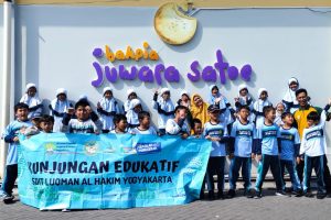 Read more about the article Kunjungan Edukatif Pararel Kelas 3 SD Islam Terpadu Luqman Al Hakim ke Bakpia Juara Satoe