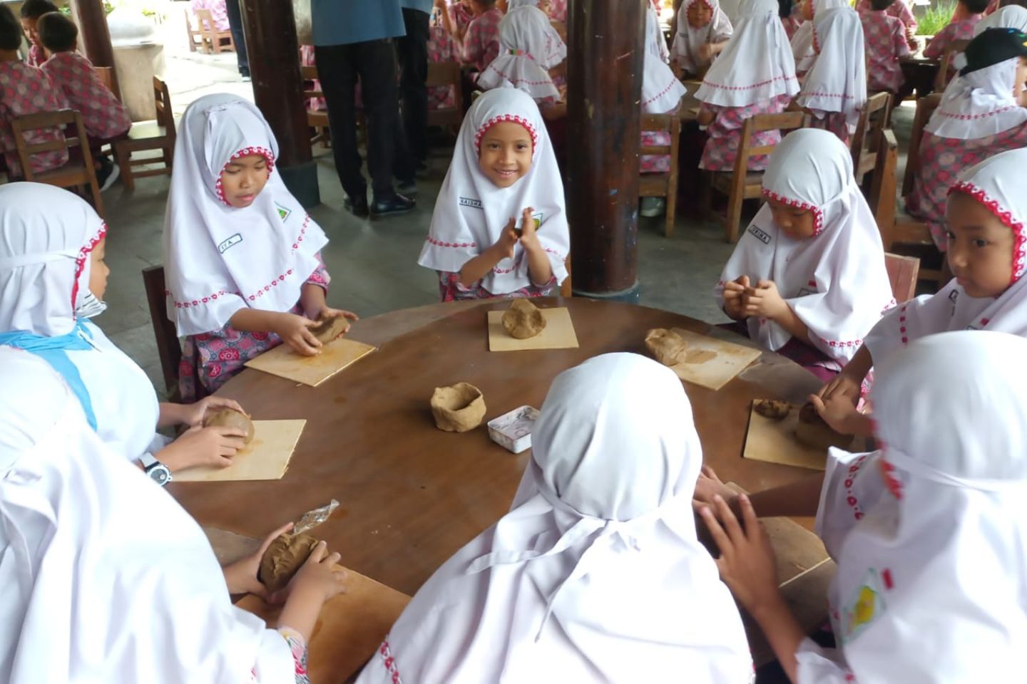 You are currently viewing Keseruan Kunjungan Edukatif Kelas 2 SDIT Luqman Al Hakim Yogyakarta ke Taman Pintar