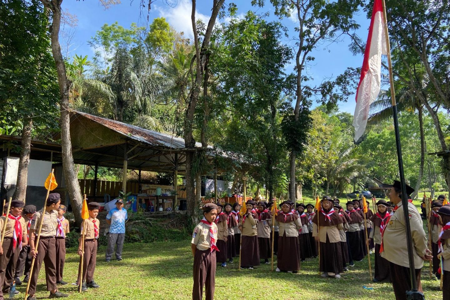 You are currently viewing PERKEMAHAN JUMAT SABTU (PERJUSA) KELAS 6 : MELATIH KEBERANIAN DAN MEMPERKUAT KEKOMPAKAN SISWA