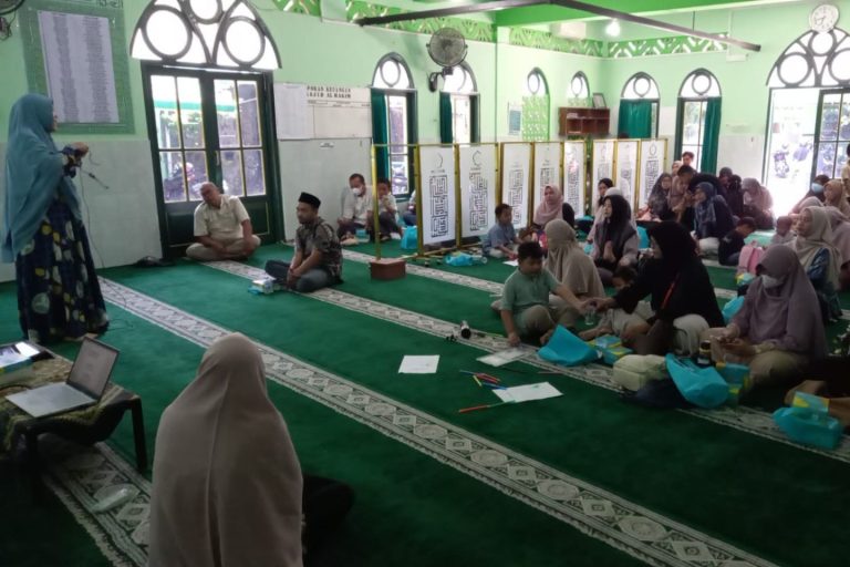 Read more about the article Paralel Kelas 1 Gelar POMG dan MPS, Walimurid Antusias Ikuti Parenting Bertema Membiasakan Ibadah dengan Cinta