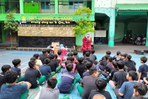 Read more about the article Kokurikuler Perdana Kelas 6: Siswa SDIT Luqman Al Hakim Yogyakarta Berkarya Batik Jumputan Sambut Ramadhan