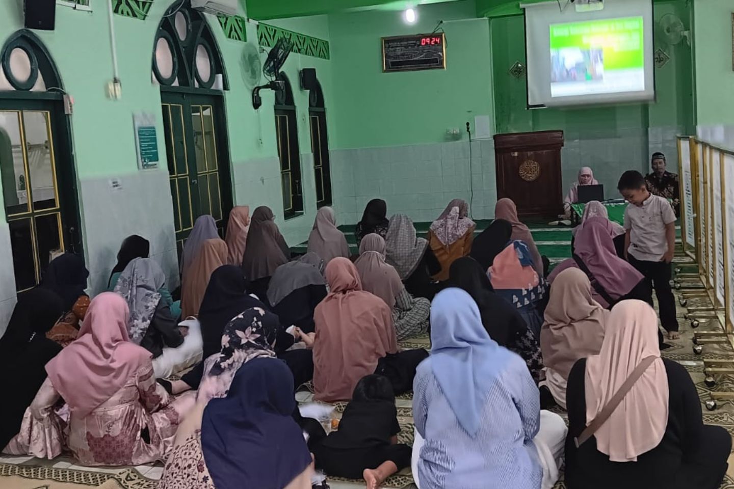 You are currently viewing Perkuat Sinergi dan Akademik, SDIT Luqman Al Hakim Gelar POMG & Parenting Kelas 2
