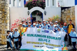 Read more about the article Kunjungan Edukatif ke Bhumi Merapi: Siswa Kelas 2 SDIT Luqman Al Hakim Belajar Bercocok Tanam dan Mengenal Satwa