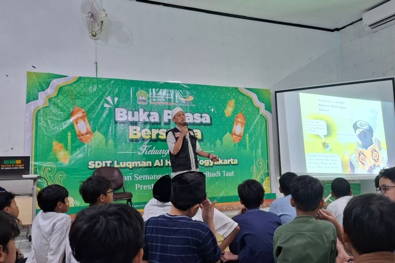 Read more about the article PESANTREN RAMADAN KELAS V: SEMANGAT BELAJAR DI SEKOLAH SAMPAI BUKA PUASA BERSAMA