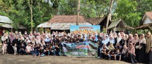 Read more about the article Mempererat Ukhuwah dan Karakter Syukur,  Keseruan Family Gathering Kelas III SDIT Luqman Al Hakim di Dolan Deso Boro, Kulon Progo
