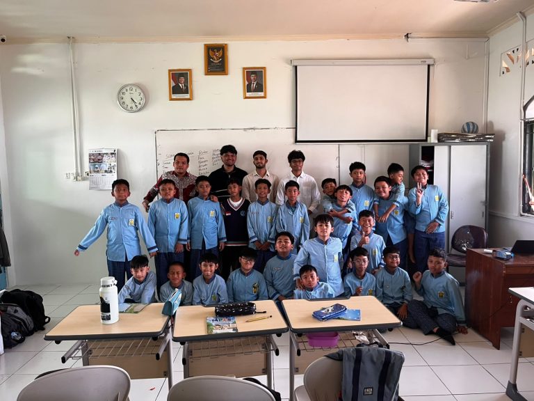 Read more about the article SDIT Luqman Al Hakim Bersama AIESEC in UGM Tanamkan Kepedulian Lingkungan Melalui Edukasi Konservasi Laut
