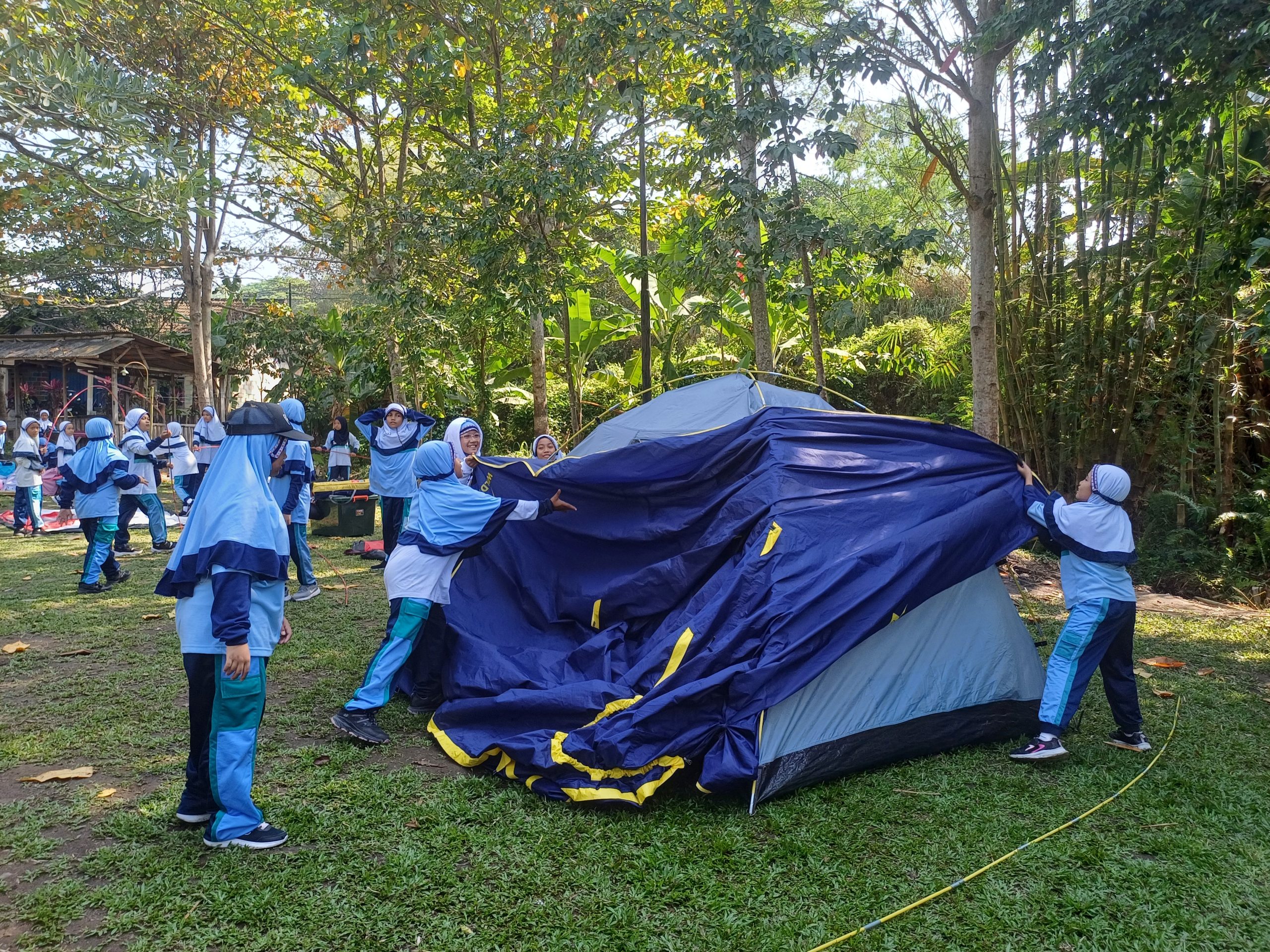 You are currently viewing PERJUSA: Melatih Kemandirian Siswa Kelas IV di Bumi Perkemahan