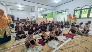 Read more about the article SISWA KELAS I SDIT LUQMAN AL HAKIM GELAR  PRAKTIK KEMANDIRIAN DAN TANGGUNG JAWAB