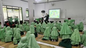 Read more about the article Sulap, Tawa, dan Pelajaran Bermakna: Kelas II Belajar Adab Makan dan Minum Bersama Kak Jack Sparrow